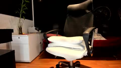 Snapshot of alessandro__wye chatting on 11/04/25, 06:34 ALESSANDRO WYE online show from 11/04/25, 06:34