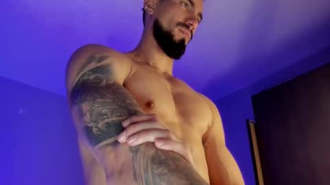 Snapshot of alessandro_dibellucci chatting on 01/26/25, 03:38 Kciqu3 Independent model online show from 01/26/25, 03:38