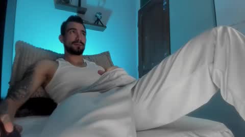 Snapshot of alessandro_dibellucci chatting on 10/23/25, 08:35 Kciqu3 Independent model online show from 10/23/25, 08:35