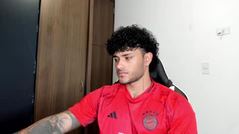 Snapshot of alessandro_vanni chatting on 12/16/24, 01:22 Alessandro Vanni online show from 12/16/24, 01:22