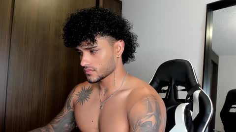 Snapshot of alessandro_vanni chatting on 01/06/25, 12:16 Alessandro Vanni online show from 01/06/25, 12:16