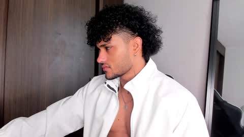 Snapshot of alessandro_vanni chatting on 01/06/25, 12:46 Alessandro Vanni online show from 01/06/25, 12:46