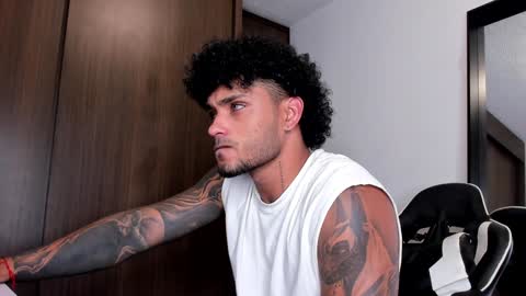 Snapshot of alessandro_vanni chatting on 01/07/25, 12:24 Alessandro Vanni online show from 01/07/25, 12:24