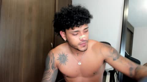 Snapshot of alessandro_vanni chatting on 01/07/25, 05:01 Alessandro Vanni online show from 01/07/25, 05:01