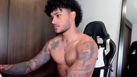 Snapshot of alessandro_vanni chatting on 01/08/25, 12:47 Alessandro Vanni online show from 01/08/25, 12:47