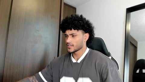 Snapshot of alessandro_vanni chatting on 01/08/25, 09:12 Alessandro Vanni online show from 01/08/25, 09:12