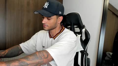 Snapshot of alessandro_vanni chatting on 01/13/25, 11:27 Alessandro Vanni online show from 01/13/25, 11:27