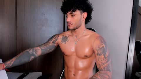 Snapshot of alessandro_vanni chatting on 01/14/25, 01:49 Alessandro Vanni online show from 01/14/25, 01:49