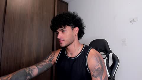 Snapshot of alessandro_vanni chatting on 01/23/25, 12:19 Alessandro Vanni online show from 01/23/25, 12:19