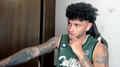 Snapshot of alessandro_vanni chatting on 01/29/25, 11:51 Alessandro Vanni online show from 01/29/25, 11:51