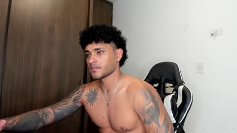 Snapshot of alessandro_vanni chatting on 02/02/25, 10:49 Alessandro Vanni online show from 02/02/25, 10:49