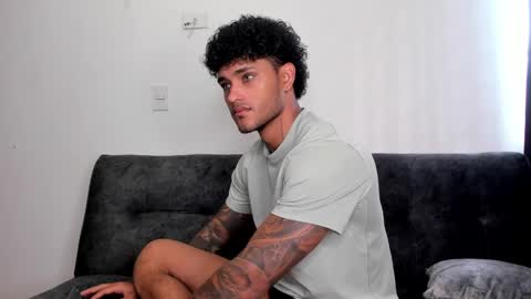 Snapshot of alessandro_vanni chatting on 02/17/25, 12:48 Alessandro Vanni online show from 02/17/25, 12:48