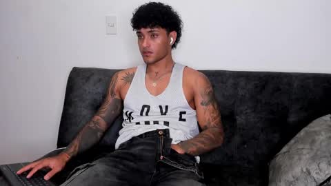 Snapshot of alessandro_vanni chatting on 02/20/25, 02:51 Alessandro Vanni online show from 02/20/25, 02:51