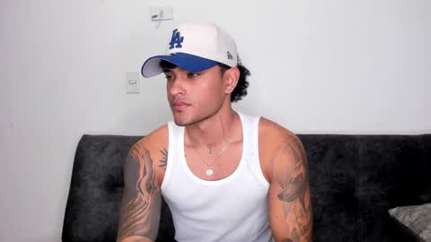 Snapshot of alessandro_vanni chatting on 02/21/25, 03:23 Alessandro Vanni online show from 02/21/25, 03:23