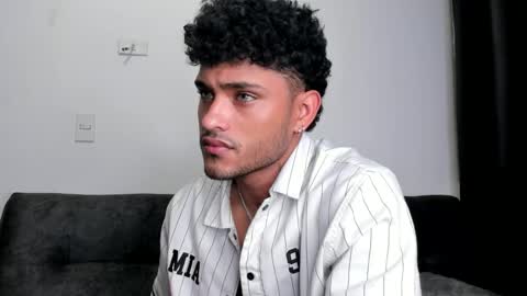 Snapshot of alessandro_vanni chatting on 03/06/25, 01:58 Alessandro Vanni online show from 03/06/25, 01:58