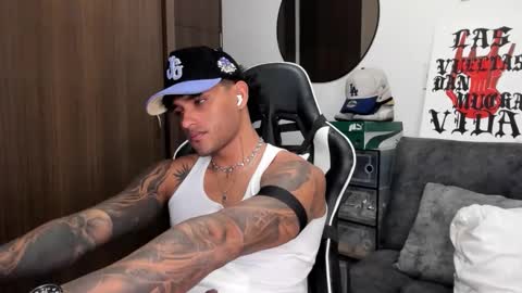 Snapshot of alessandro_vanni chatting on 09/10/25, 02:33 Alessandro Vanni online show from 09/10/25, 02:33