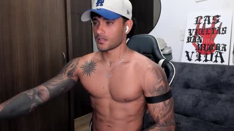 Snapshot of alessandro_vanni chatting on 09/25/25, 01:20 Alessandro Vanni online show from 09/25/25, 01:20