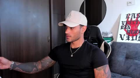 Snapshot of alessandro_vanni chatting on 09/26/25, 12:09 Alessandro Vanni online show from 09/26/25, 12:09