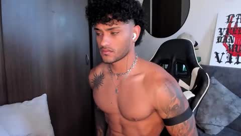 Snapshot of alessandro_vanni chatting on 09/28/25, 12:43 Alessandro Vanni online show from 09/28/25, 12:43