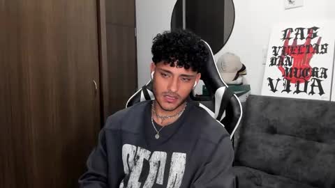 Snapshot of alessandro_vanni chatting on 09/29/25, 02:06 Alessandro Vanni online show from 09/29/25, 02:06