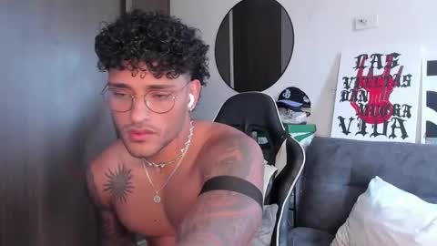 Snapshot of alessandro_vanni chatting on 10/02/25, 02:02 Alessandro Vanni online show from 10/02/25, 02:02