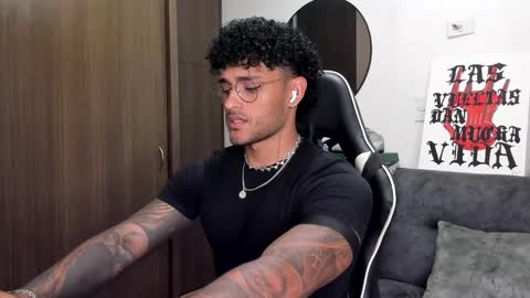 Snapshot of alessandro_vanni chatting on 10/05/25, 11:13 Alessandro Vanni online show from 10/05/25, 11:13