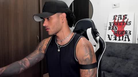 Snapshot of alessandro_vanni chatting on 10/08/25, 01:36 Alessandro Vanni online show from 10/08/25, 01:36