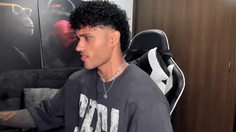 Snapshot of alessandro_vanni chatting on 10/19/25, 02:12 Alessandro Vanni online show from 10/19/25, 02:12