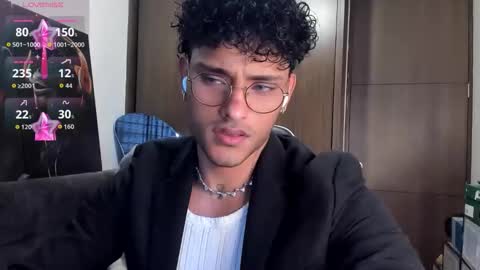 Snapshot of alessandro_vanni chatting on 10/28/25, 08:44 Alessandro Vanni online show from 10/28/25, 08:44