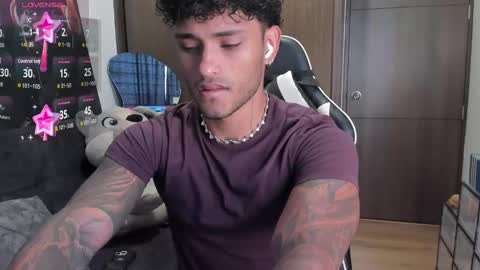 Snapshot of alessandro_vanni chatting on 11/04/25, 12:37 Alessandro Vanni online show from 11/04/25, 12:37