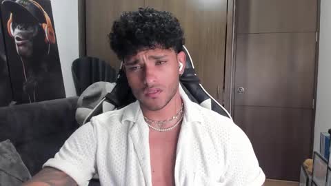 Snapshot of alessandro_vanni chatting on 11/06/25, 02:01 Alessandro Vanni online show from 11/06/25, 02:01