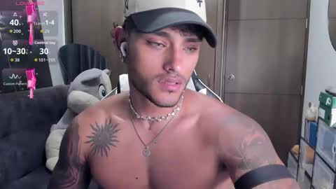 Snapshot of alessandro_vanni chatting on 11/09/25, 01:26 Alessandro Vanni online show from 11/09/25, 01:26