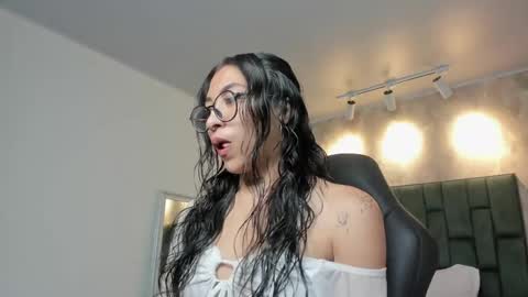 Alessia  online show from 04/16/26, 01:17