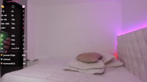 Snapshot of alessiabaum18 chatting on 02/07/25, 06:45 CATA online show from 02/07/25, 06:45