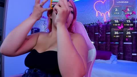 Snapshot of alessiadouce chatting on 02/06/25, 08:45 Alessia online show from 02/06/25, 08:45