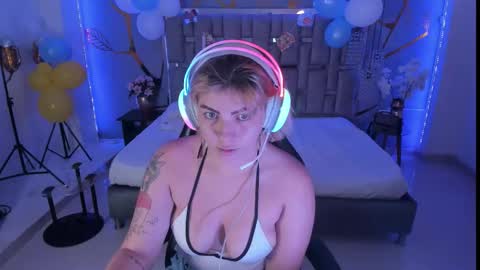 Snapshot of alessiadouce chatting on 09/30/25, 04:06 Alessia online show from 09/30/25, 04:06