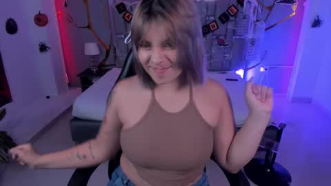 Snapshot of alessiadouce chatting on 10/30/25, 04:47 Alessia online show from 10/30/25, 04:47