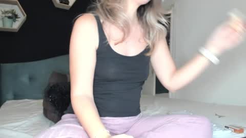 Snapshot of alesys69 chatting on 01/04/25, 12:37 alesys69 online show from 01/04/25, 12:37