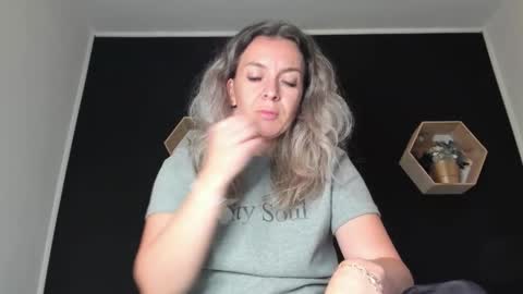 Snapshot of alesys69 chatting on 09/20/25, 11:17 alesys69 online show from 09/20/25, 11:17