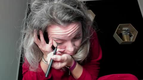 Snapshot of alesys69 chatting on 10/27/25, 11:52 alesys69 online show from 10/27/25, 11:52