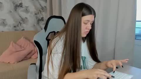 Aletta Oushen online show from 10/08/25, 11:41