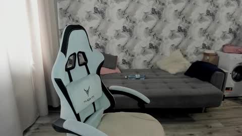 Aletta Oushen online show from 03/08/26, 08:18