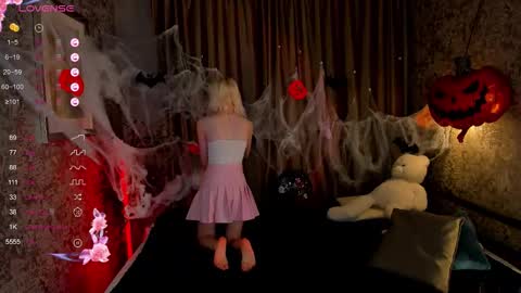 Lola online show from 10/22/25, 02:50