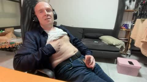 Snapshot of alex125223 chatting on 08/01/26, 12:32 alex125223 online show from 08/01/26, 12:32