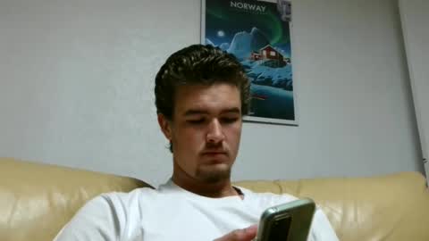 Snapshot of alex83530 chatting on 01/01/25, 05:44 Alex83530 online show from 01/01/25, 05:44