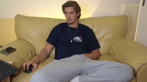 Snapshot of alex83530 chatting on 10/23/25, 08:02 Alex83530 online show from 10/23/25, 08:02