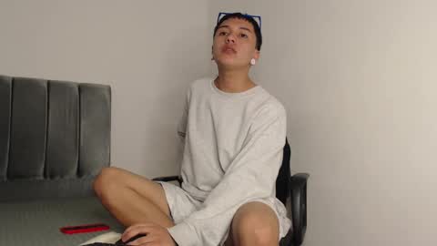 Snapshot of alex__lover chatting on 12/11/24, 01:37 Owen online show from 12/11/24, 01:37