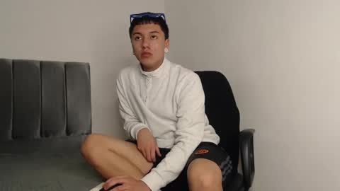 Snapshot of alex__lover chatting on 12/16/24, 01:53 Owen online show from 12/16/24, 01:53