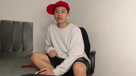 Snapshot of alex__lover chatting on 12/17/24, 01:29 Owen online show from 12/17/24, 01:29