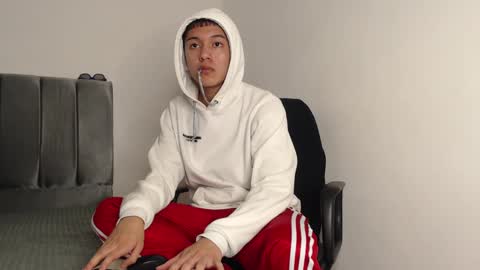 Snapshot of alex__lover chatting on 12/18/24, 02:21 Owen online show from 12/18/24, 02:21